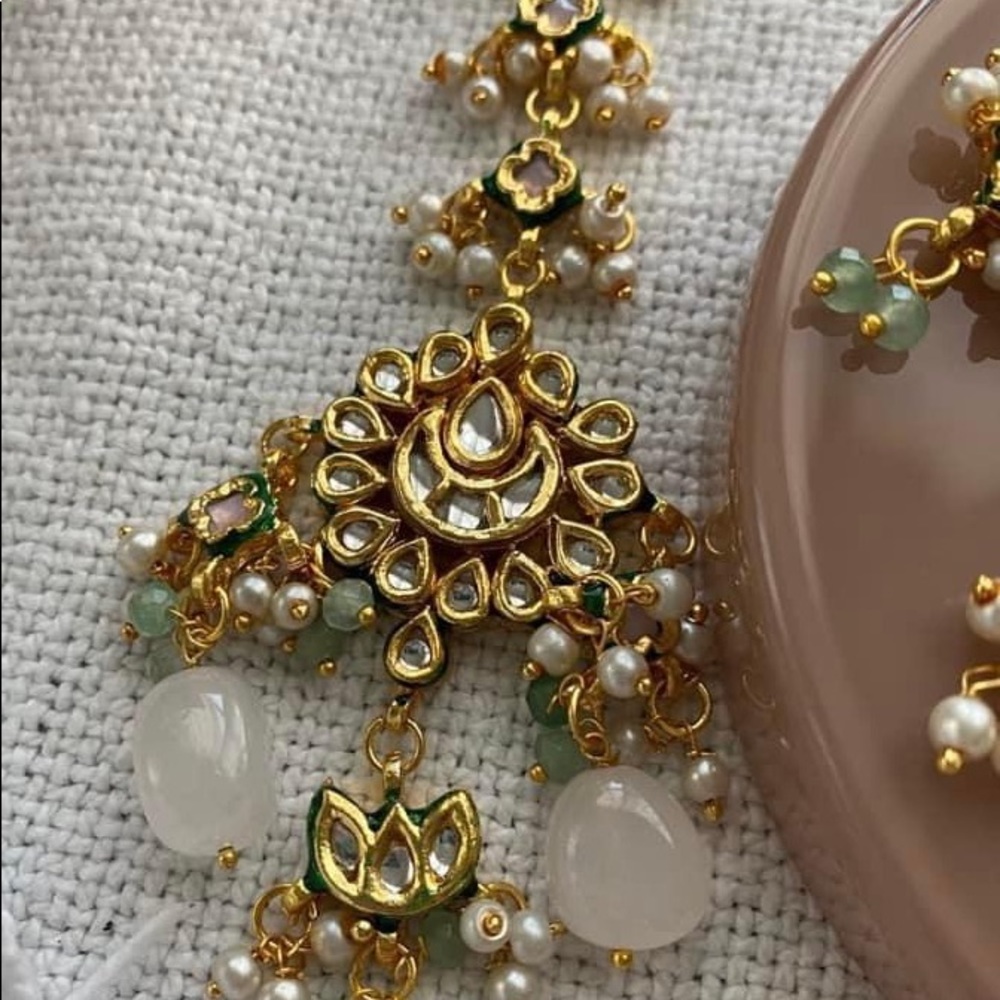 $45 unique statement jewellery set
orig $65 used once - Picture 4 of 5